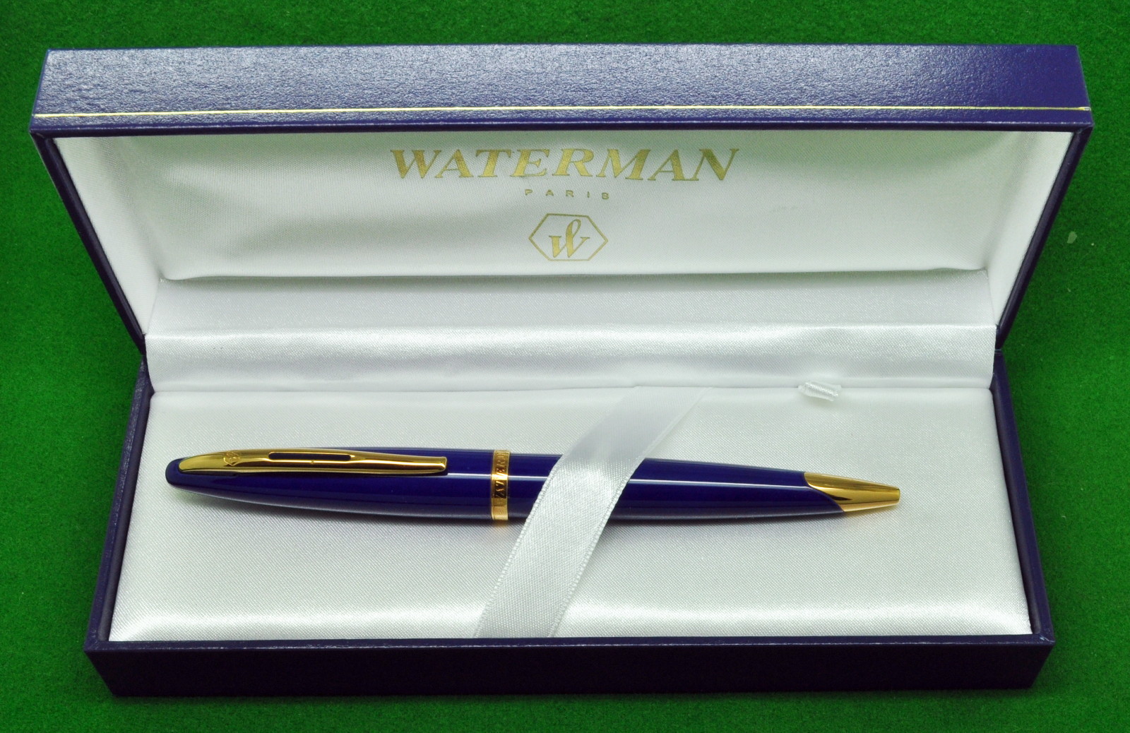 Waterman Carene Royal Violet Silver Trim Fountain Pen F 18K 750 